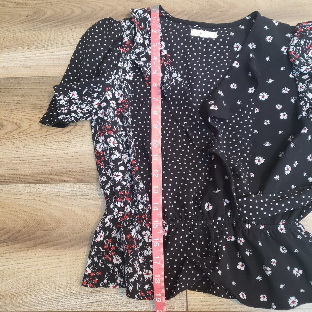Mine Flowy Cropped Blouse Size Small - Picture 8 of 8